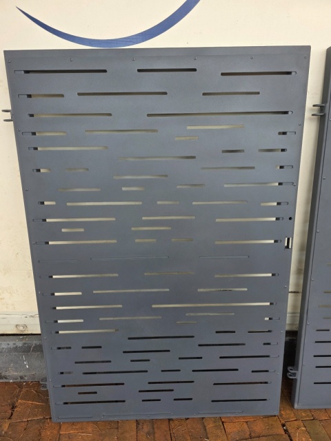 Brama 2 skrzydłowa 500x150cm CNC MONTANA (zestaw z furtką i słupkami)